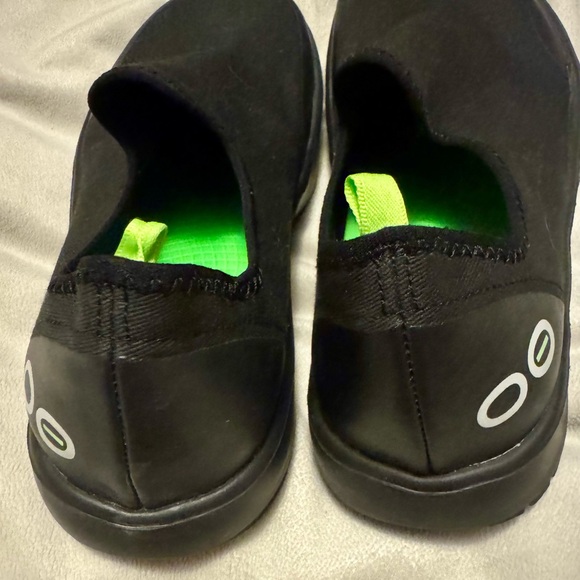 OOFOS OMG EZEE RECOVERY SLIP ONS SIZE 8.5 NWOT - Picture 4 of 6